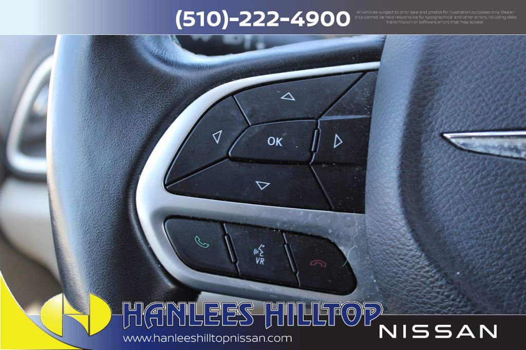 Used 2018 Chrysler Pacifica Touring-L image 30