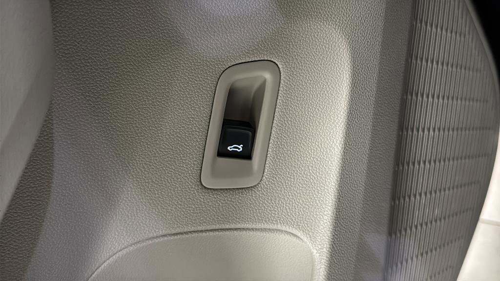 Used 2024 Volkswagen Atlas SE w/ Black Wheel Package image 40