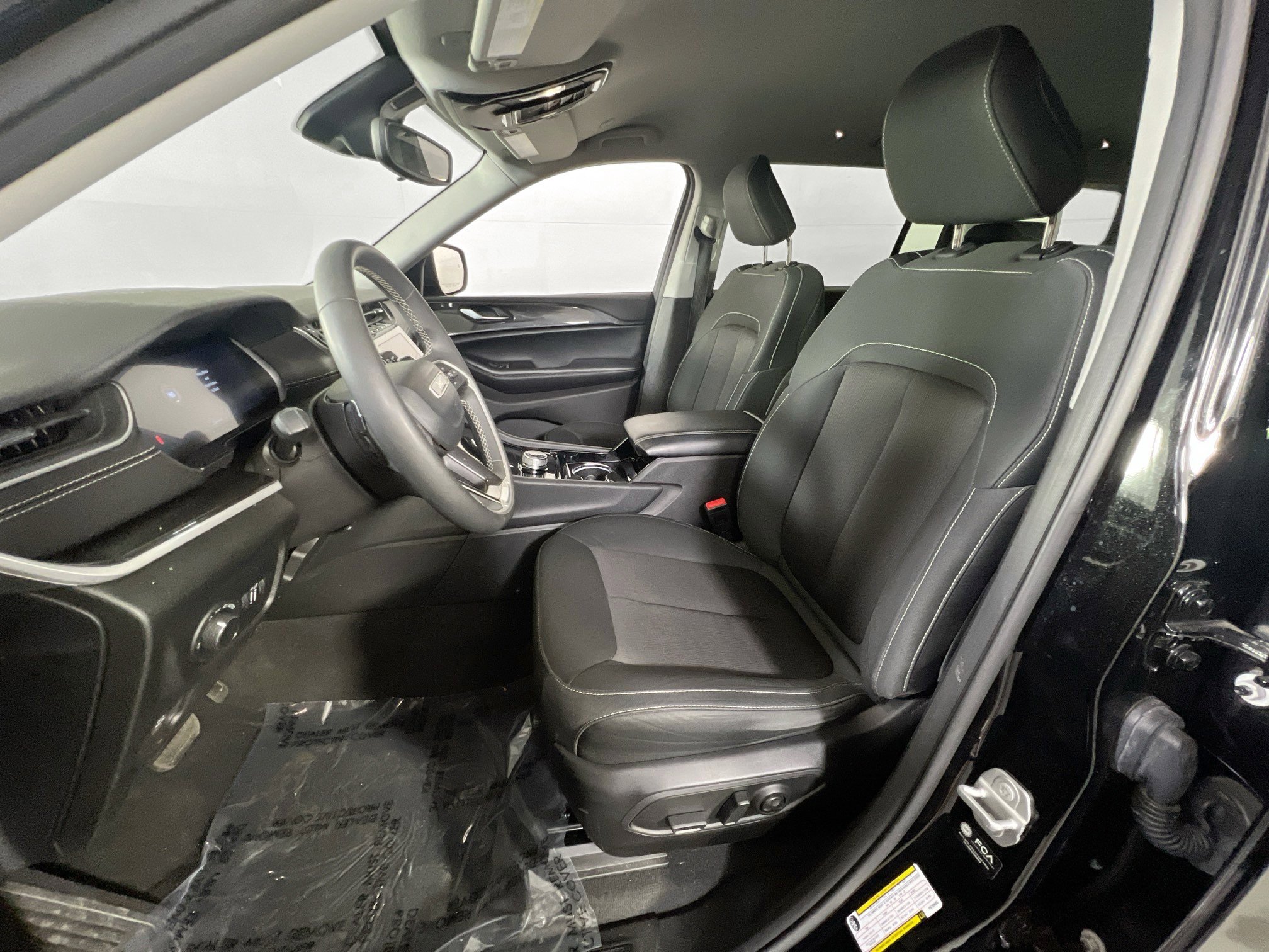 Used 2023 Jeep Grand Cherokee L Laredo AWD/4WD image 19