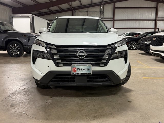 Used 2024 Nissan Rogue SV image 2