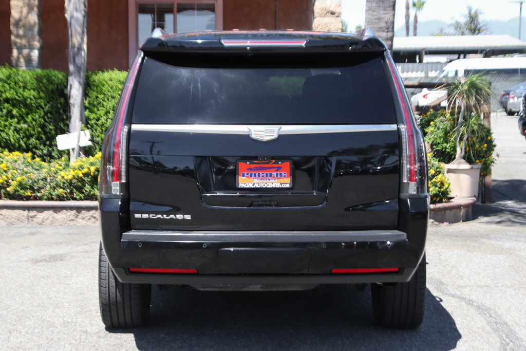Used 2017 Cadillac Escalade Luxury AWD/4WD image 7