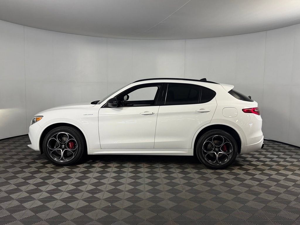 Used 2023 Alfa Romeo Stelvio Veloce AWD/4WD image 11