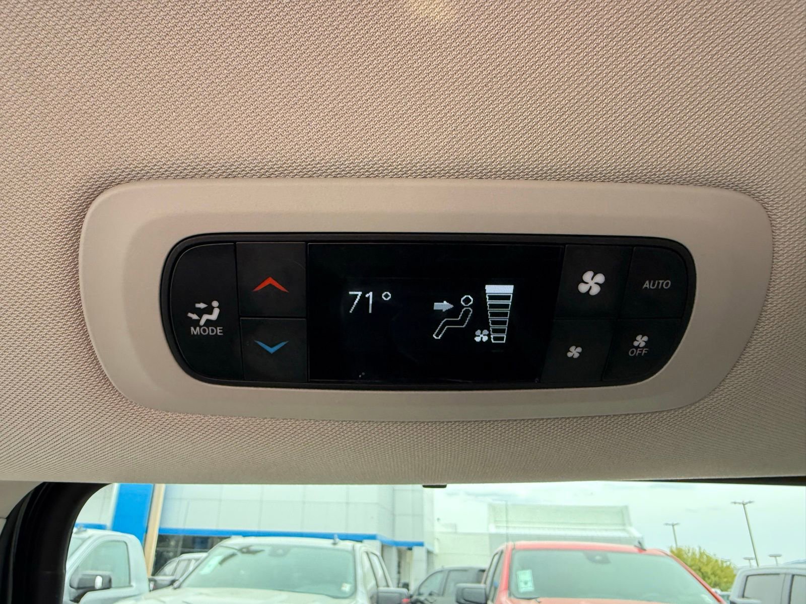 Used 2023 Chrysler Pacifica Touring-L image 34