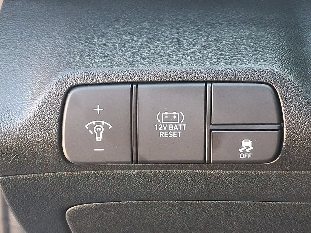 Used 2025 Hyundai Elantra SEL w/ Cargo Package FWD image 27