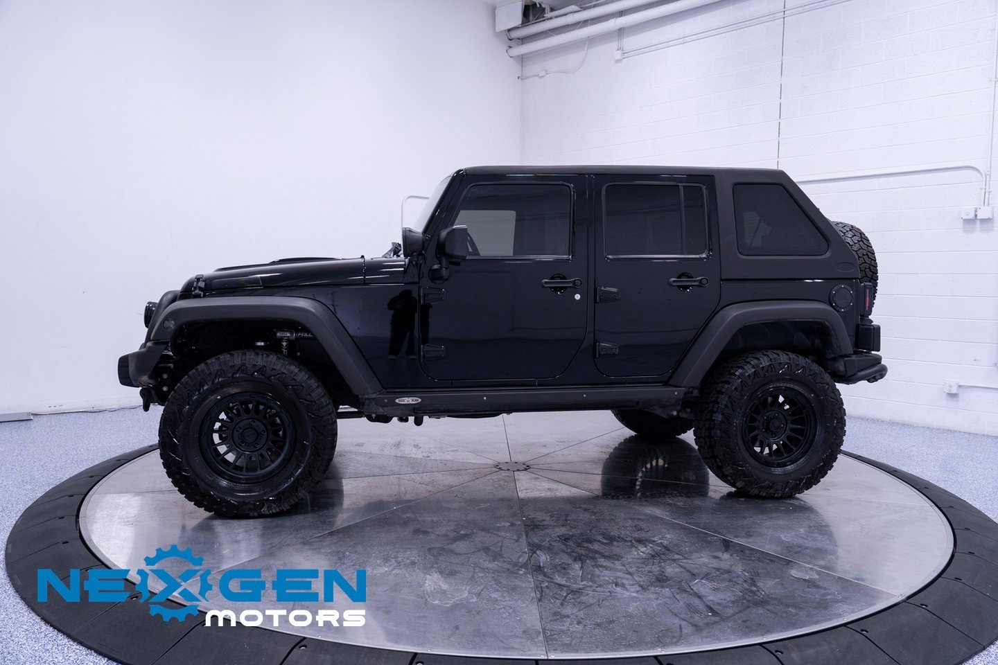 Used 2011 Jeep Wrangler Unlimited Rubicon image 35