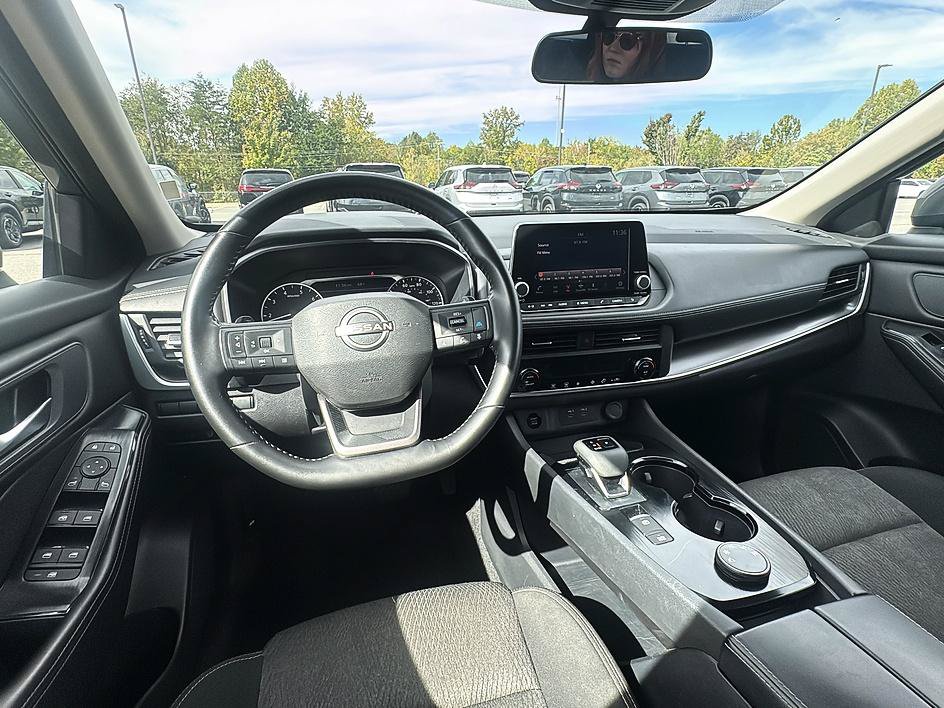 Certified 2025 Nissan Rogue SV AWD/4WD image 29
