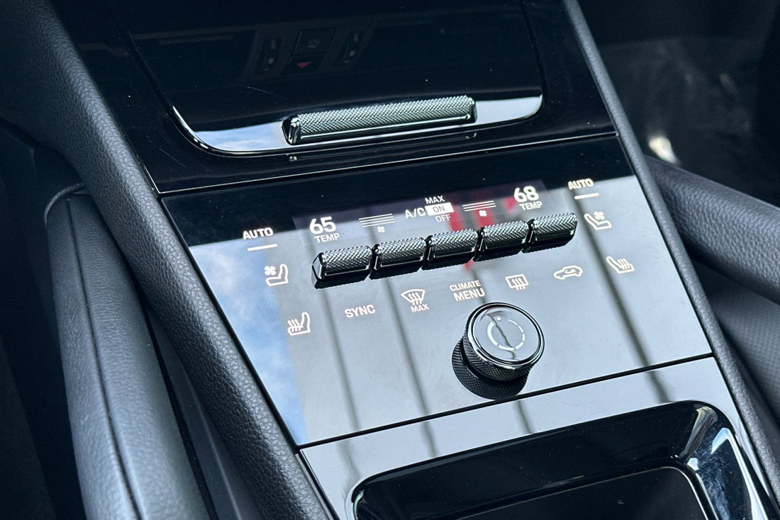 Used 2025 Porsche Cayenne image 21