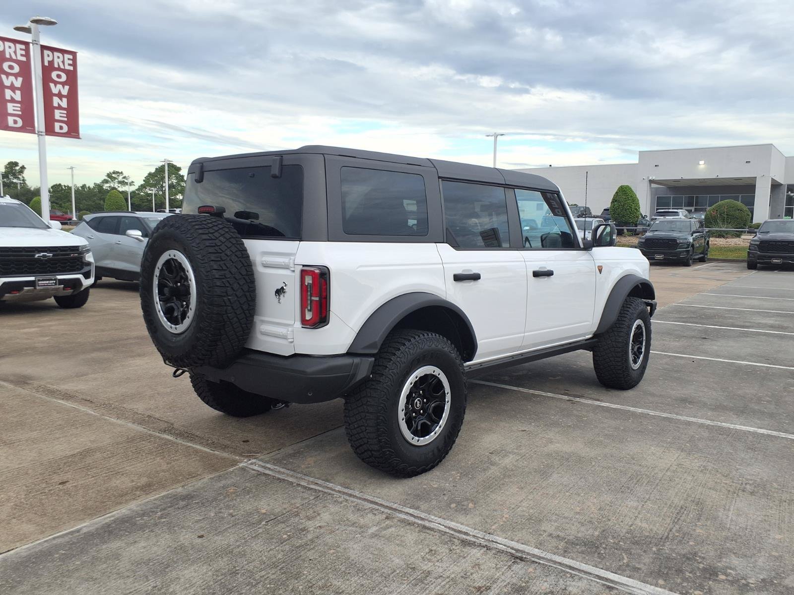 Used 2024 Ford Bronco Badlands AWD/4WD image 2