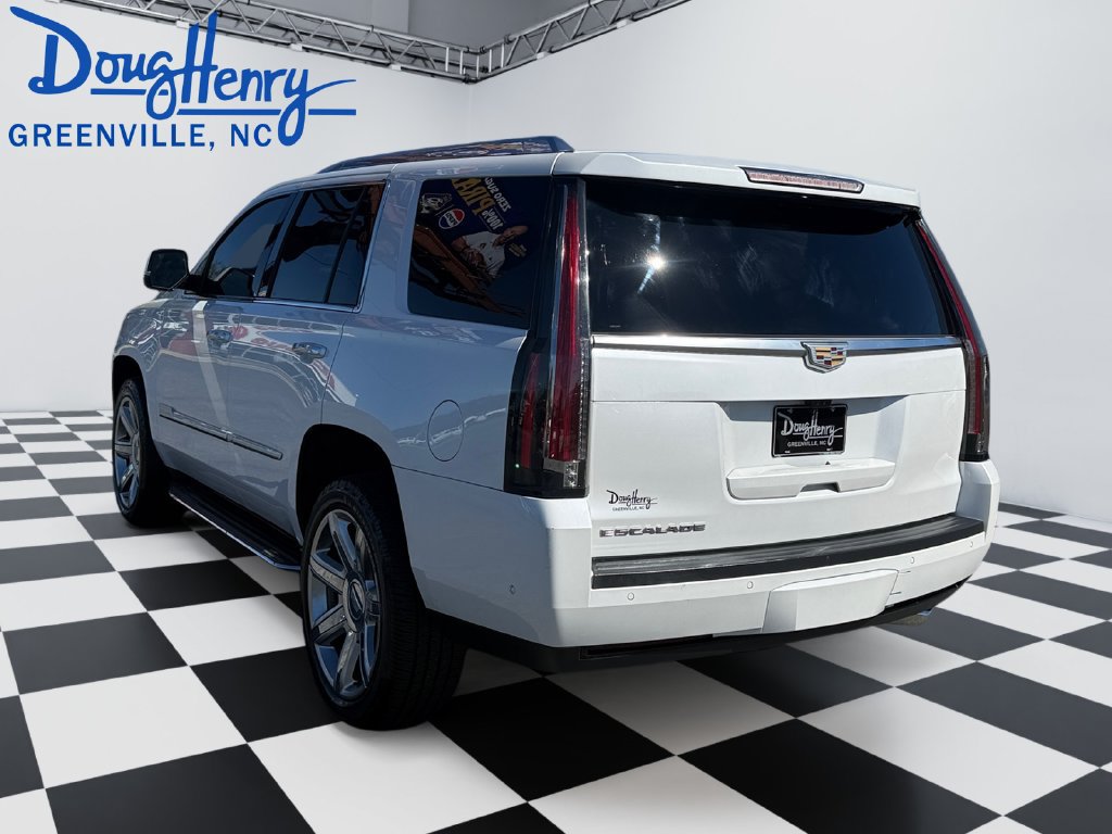Used 2020 Cadillac Escalade Luxury RWD image 3