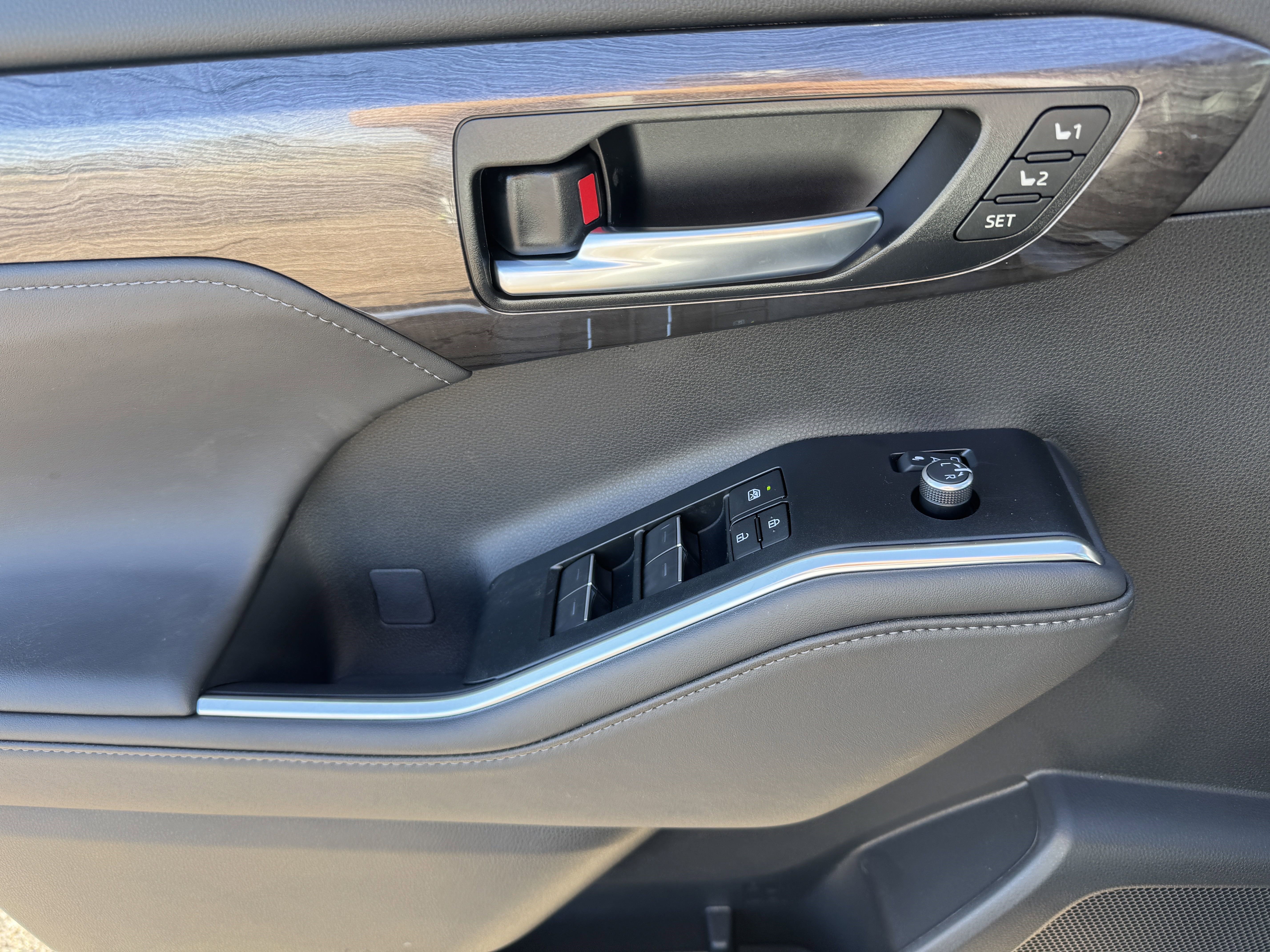 New 2026 Toyota Highlander Platinum AWD/4WD image 9