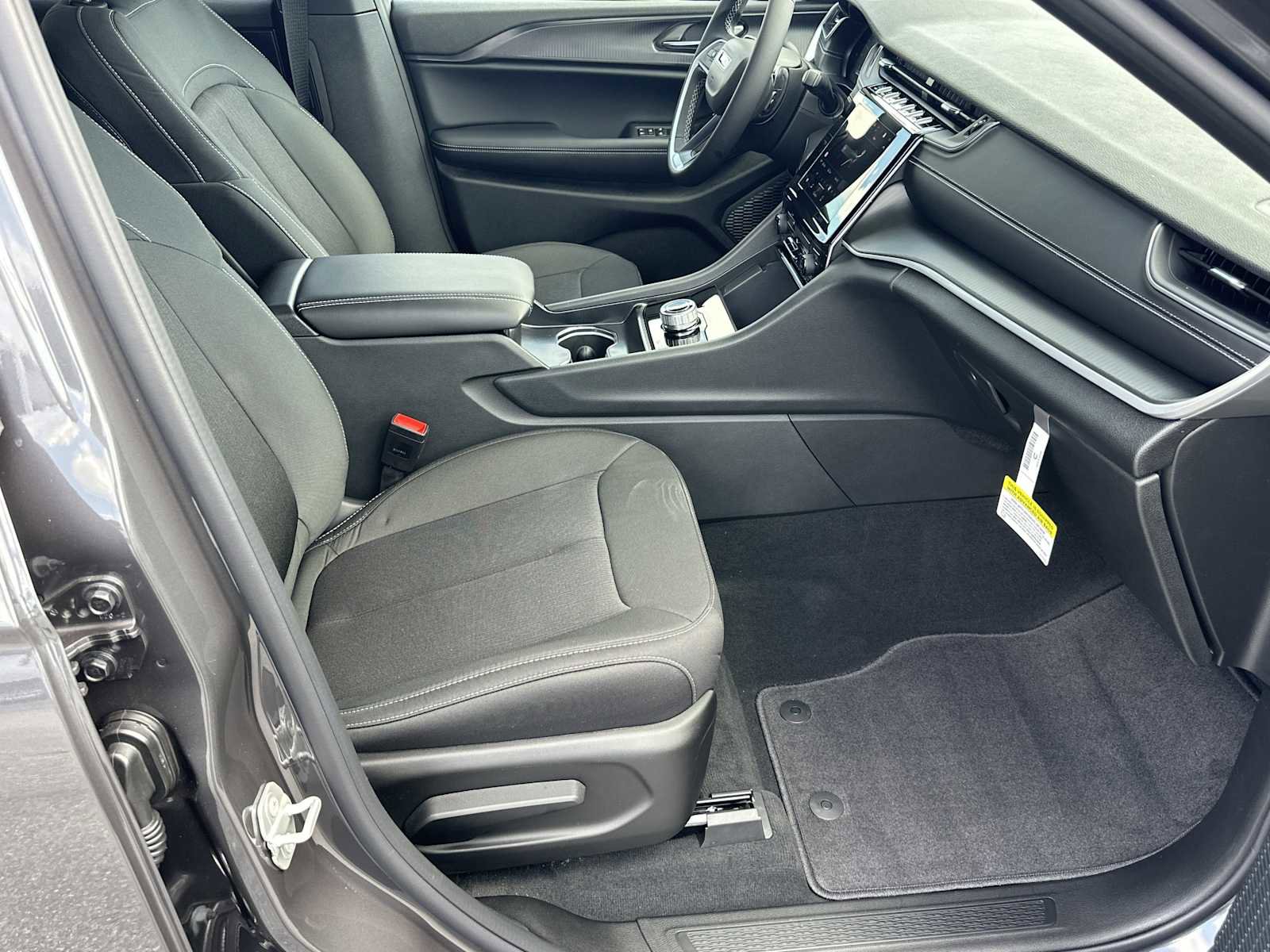 New 2025 Jeep Grand Cherokee L Laredo image 13