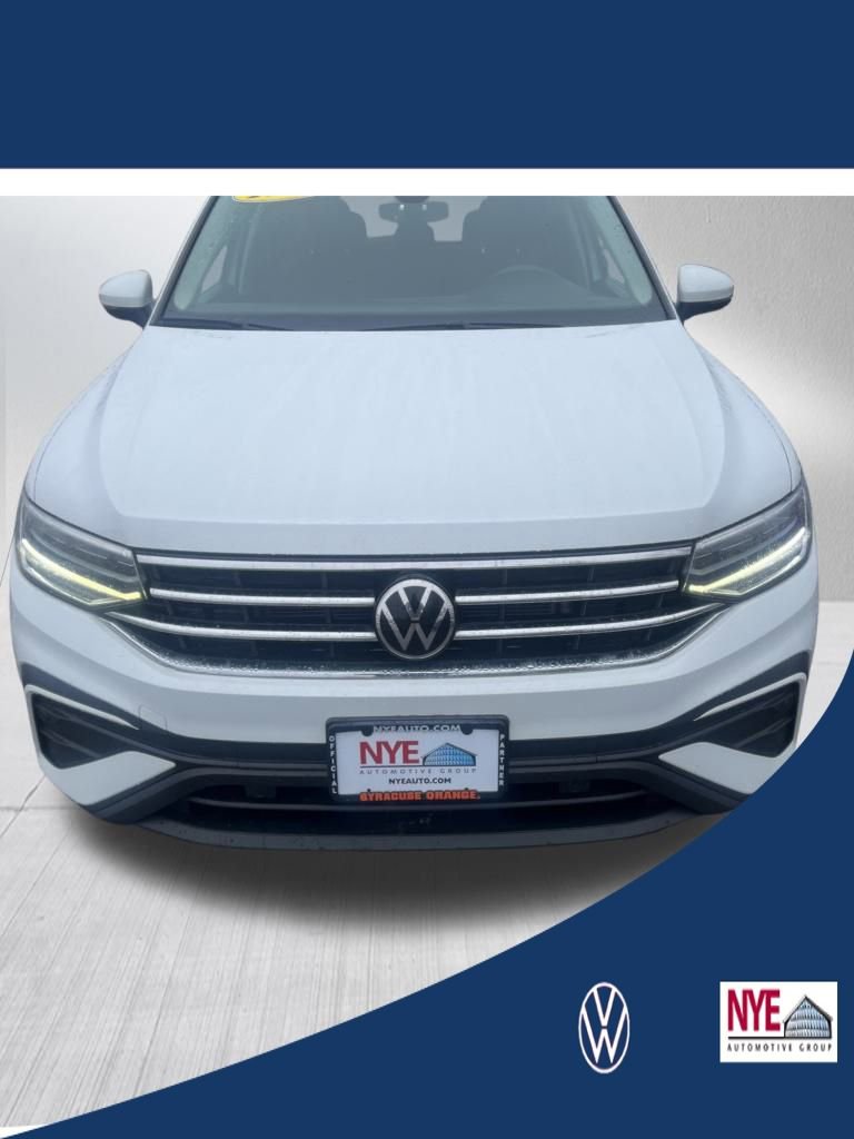 Used 2022 Volkswagen Tiguan SE image 1