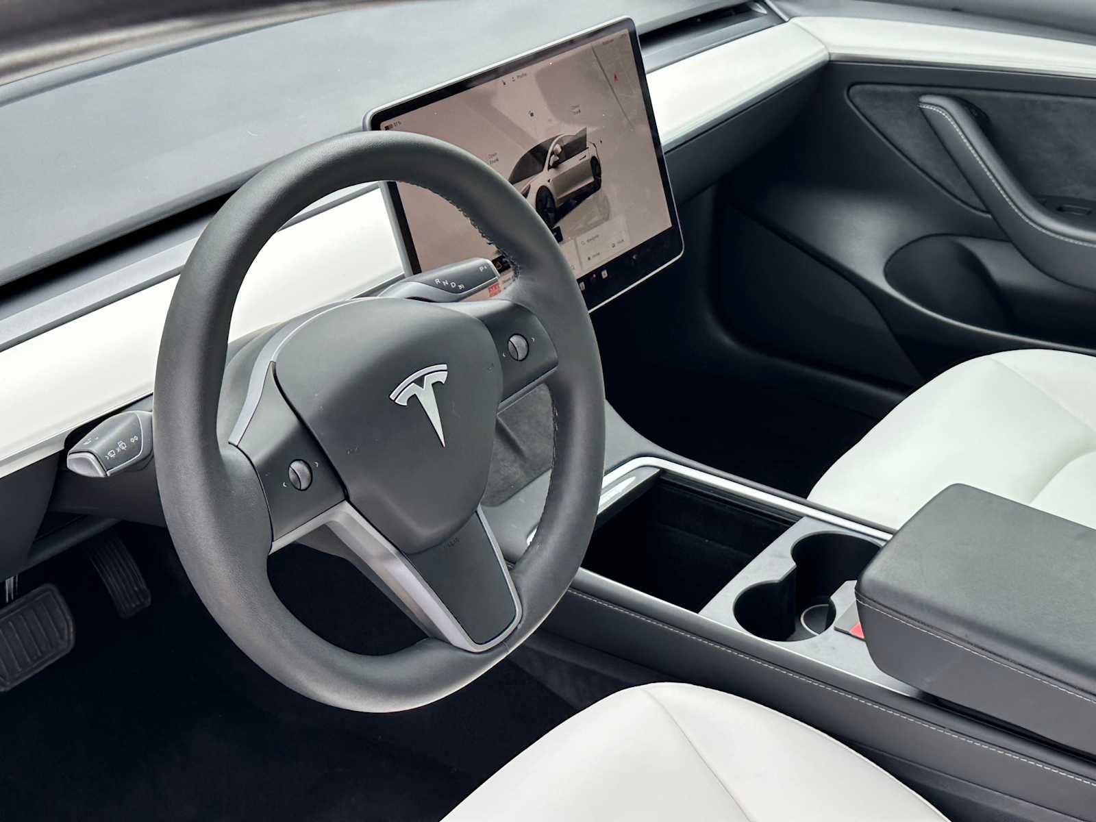 Used 2023 Tesla Model 3 Standard Range image 9