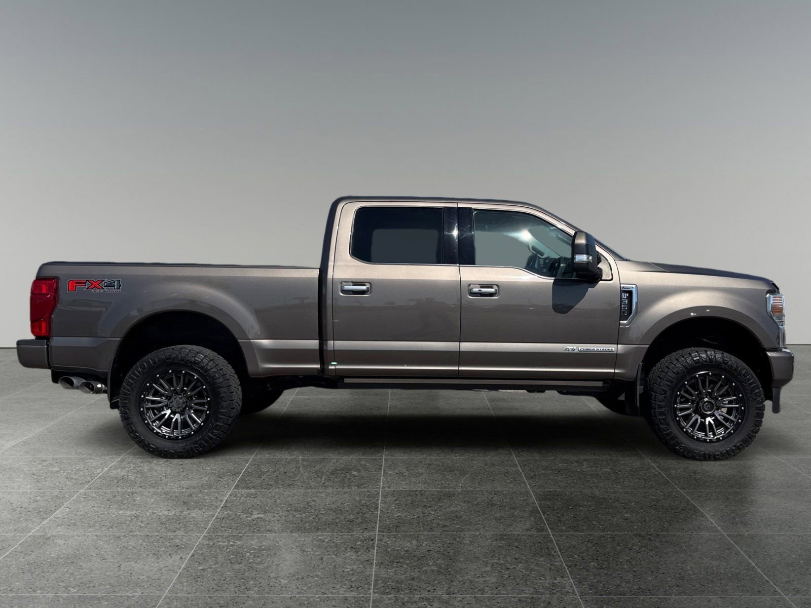 Used 2022 Ford F350 Limited w/ FX4 Off-Road Package AWD/4WD image 8