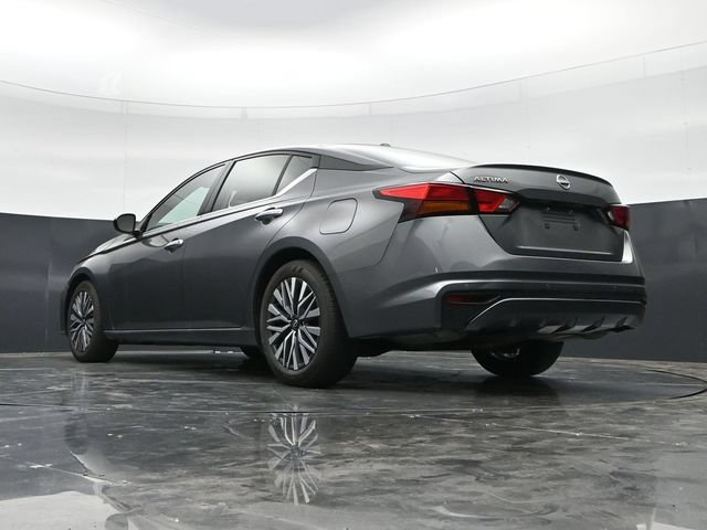 Used 2025 Nissan Altima 2.5 SV FWD image 43