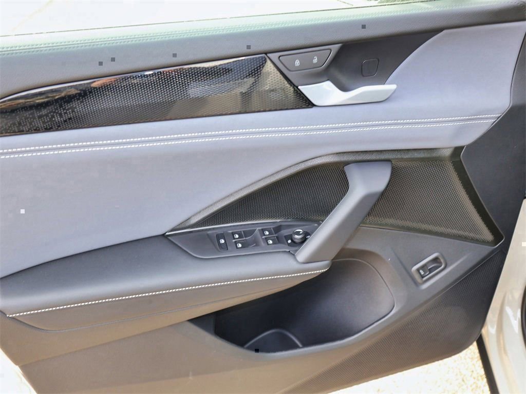 New 2026 Volkswagen Tiguan SE R-Line FWD image 15