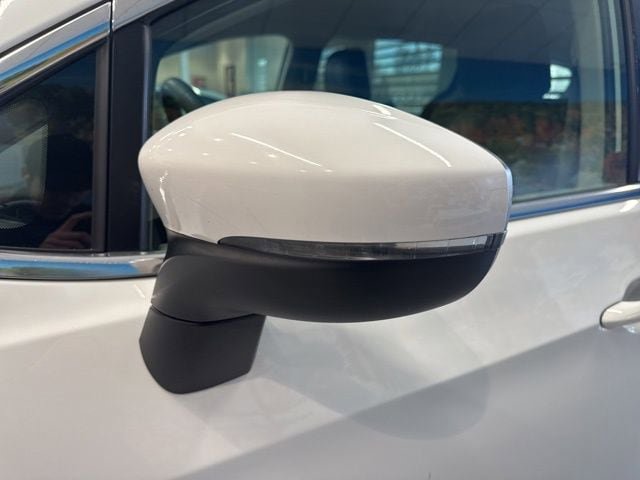 Used 2023 Chrysler Pacifica Touring-L FWD image 14