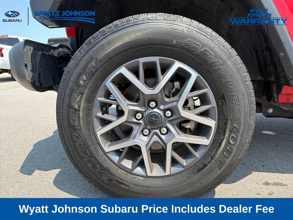 Used 2025 Jeep Wrangler Unlimited Sahara AWD/4WD image 3