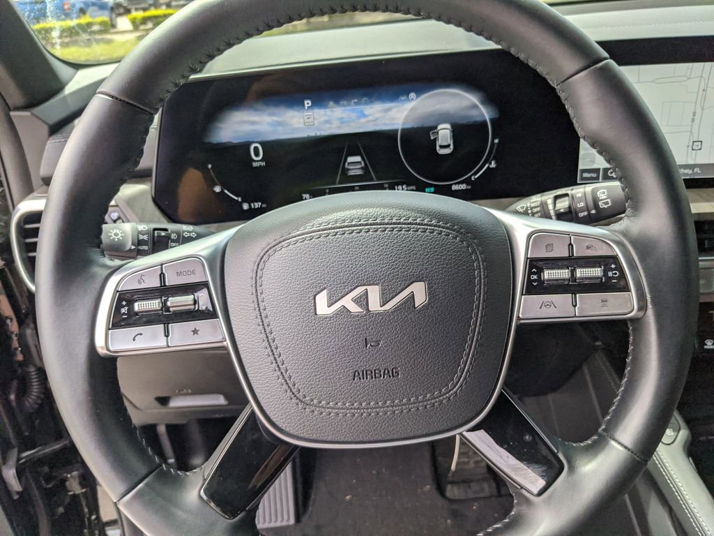 Used 2025 Kia Telluride SX w/ SX Captain's Chair Package image 29