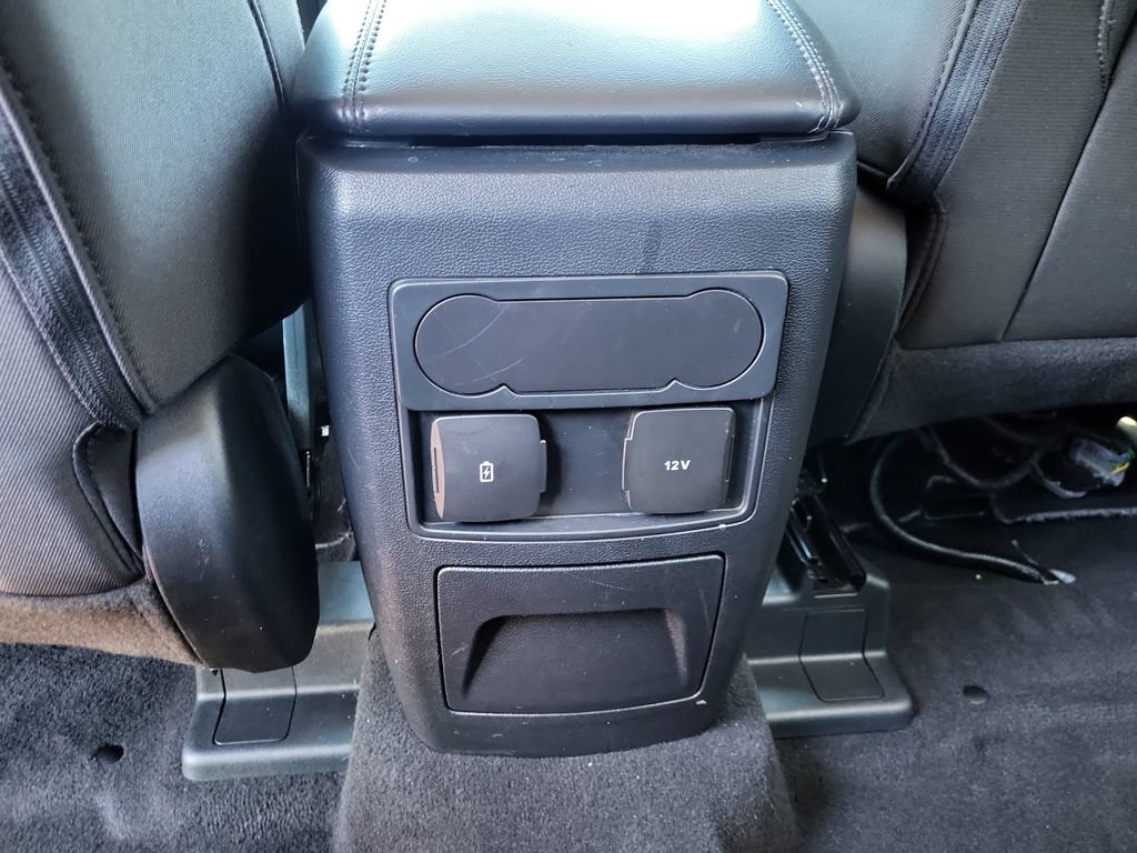 Used 2023 Ford Explorer XLT AWD/4WD image 16