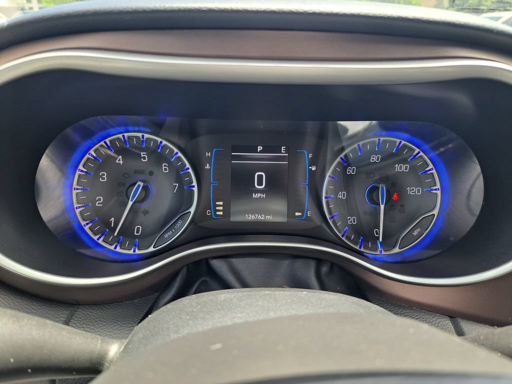 Used 2017 Chrysler Pacifica Touring-L FWD image 15