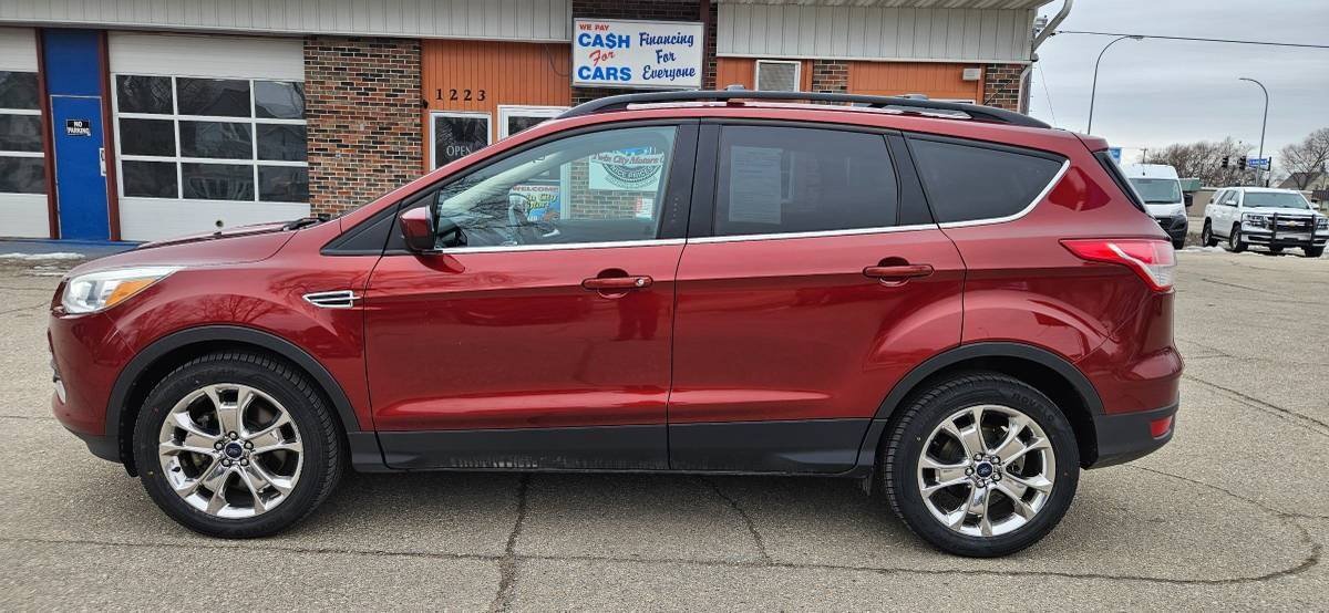 Used 2016 Ford Escape SE w/ SE Leather Comfort Package AWD/4WD image 1