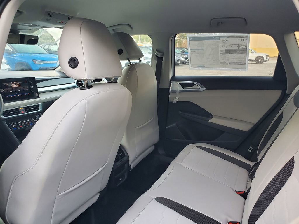 New 2026 Volkswagen Taos SE image 5