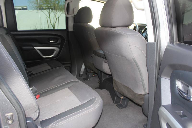 Used 2022 Nissan Titan SV AWD/4WD image 15