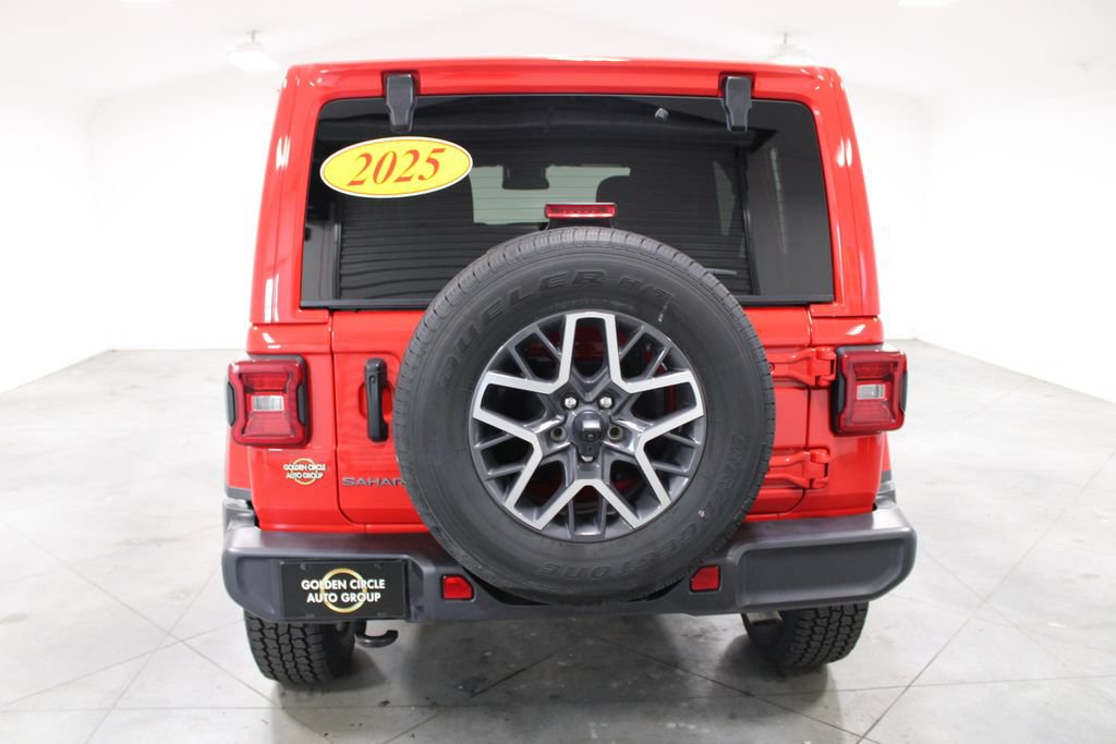 Used 2025 Jeep Wrangler Unlimited Sahara AWD/4WD image 8