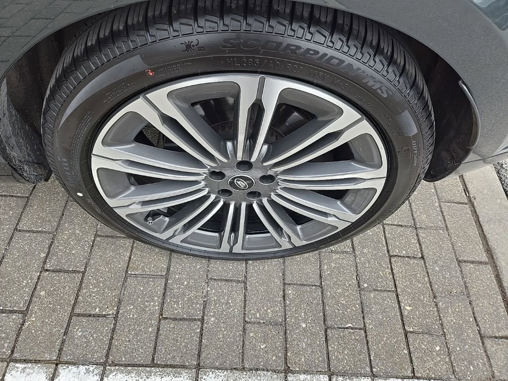 Used 2023 Land Rover Range Rover SE image 9