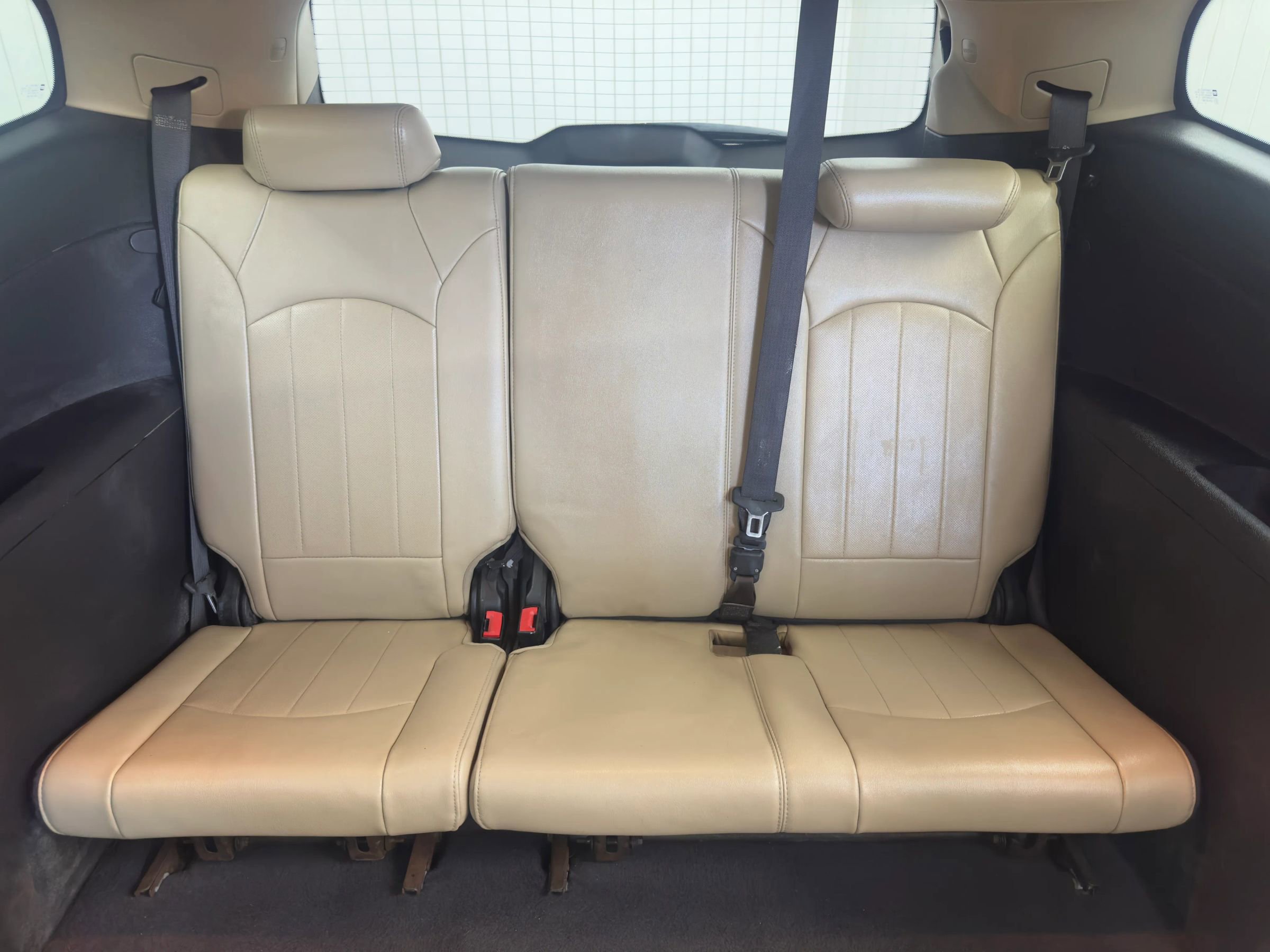 Used 2011 Chevrolet Traverse LTZ image 12