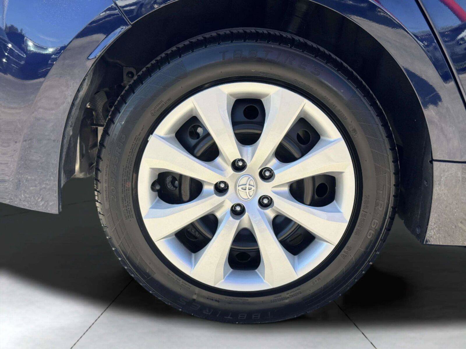 Used 2025 Toyota Corolla LE FWD image 61