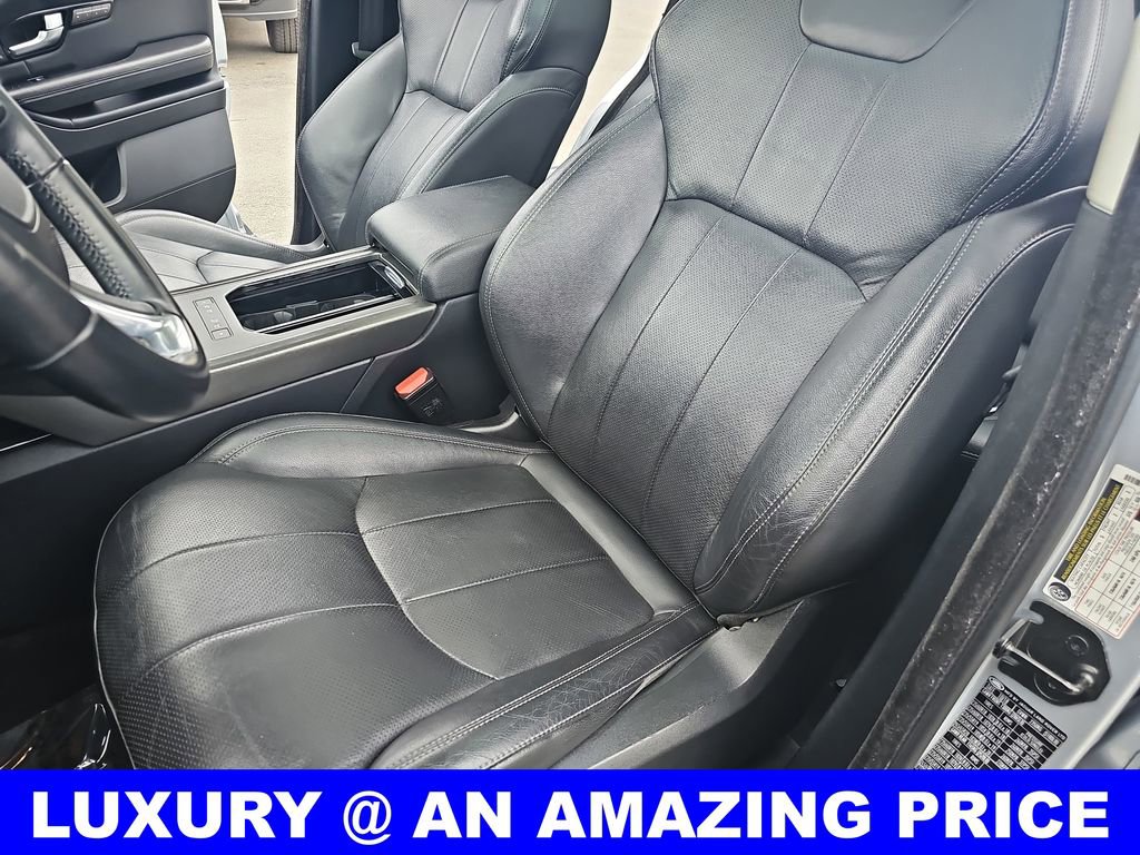 Used 2019 Land Rover Range Rover Evoque SE Premium image 15