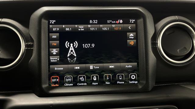 Used 2022 Jeep Wrangler Unlimited Sahara w/ Cold Weather Group AWD/4WD image 30