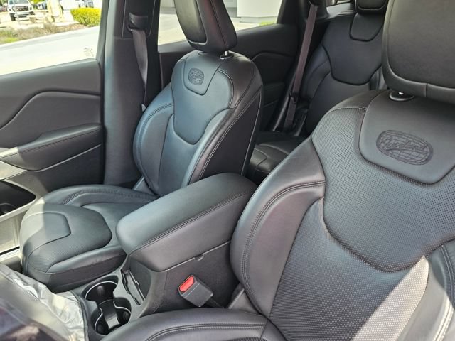 Used 2018 Jeep Cherokee Overland w/ Technology Group AWD/4WD image 18