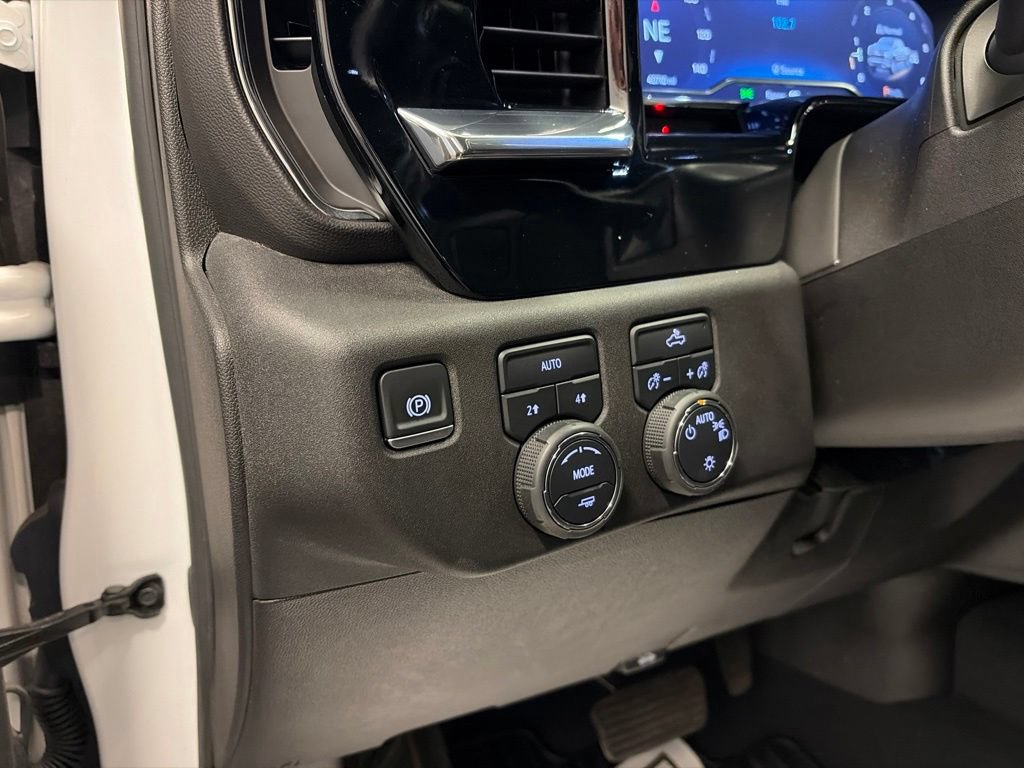 Used 2024 Chevrolet Silverado 1500 LT AWD/4WD image 18