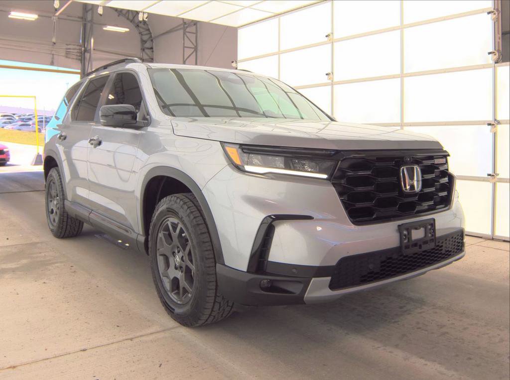 Used 2024 Honda Pilot TrailSport image 3