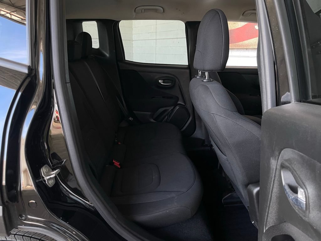Used 2021 Jeep Renegade Latitude AWD/4WD image 16