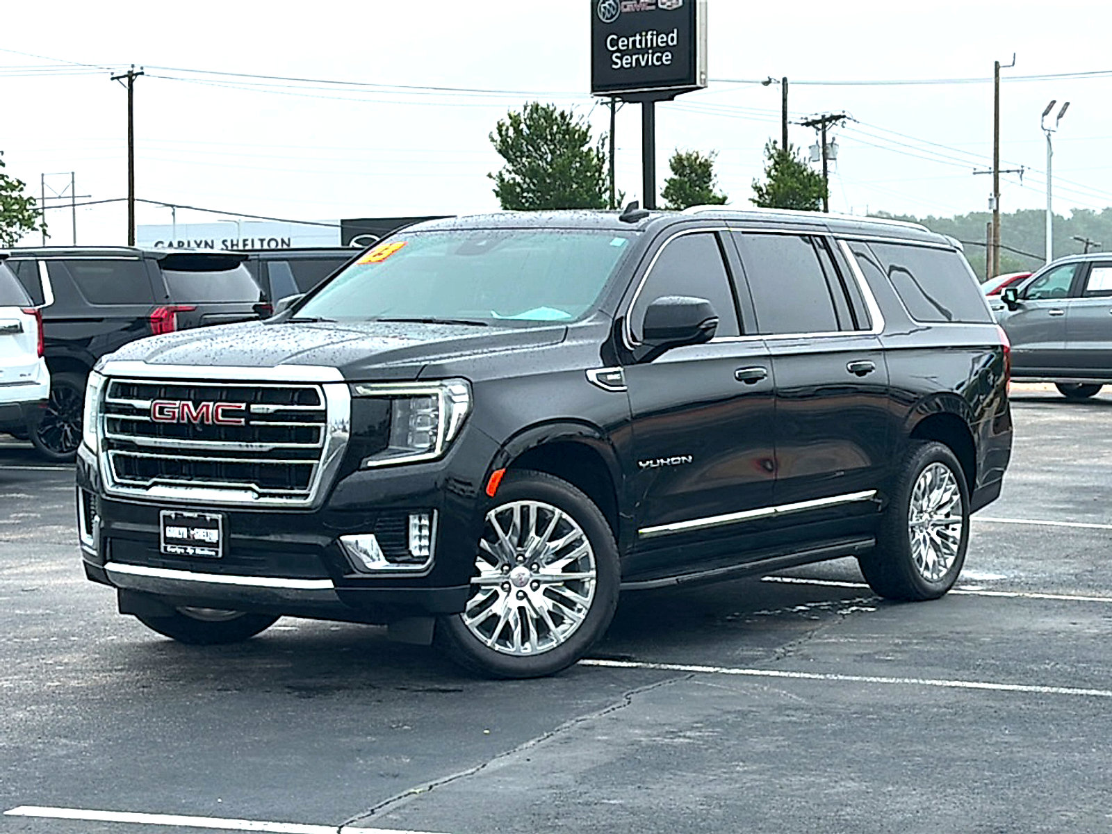 Used 2023 GMC Yukon XL SLT w/ SLT Premium Package AWD/4WD image 2