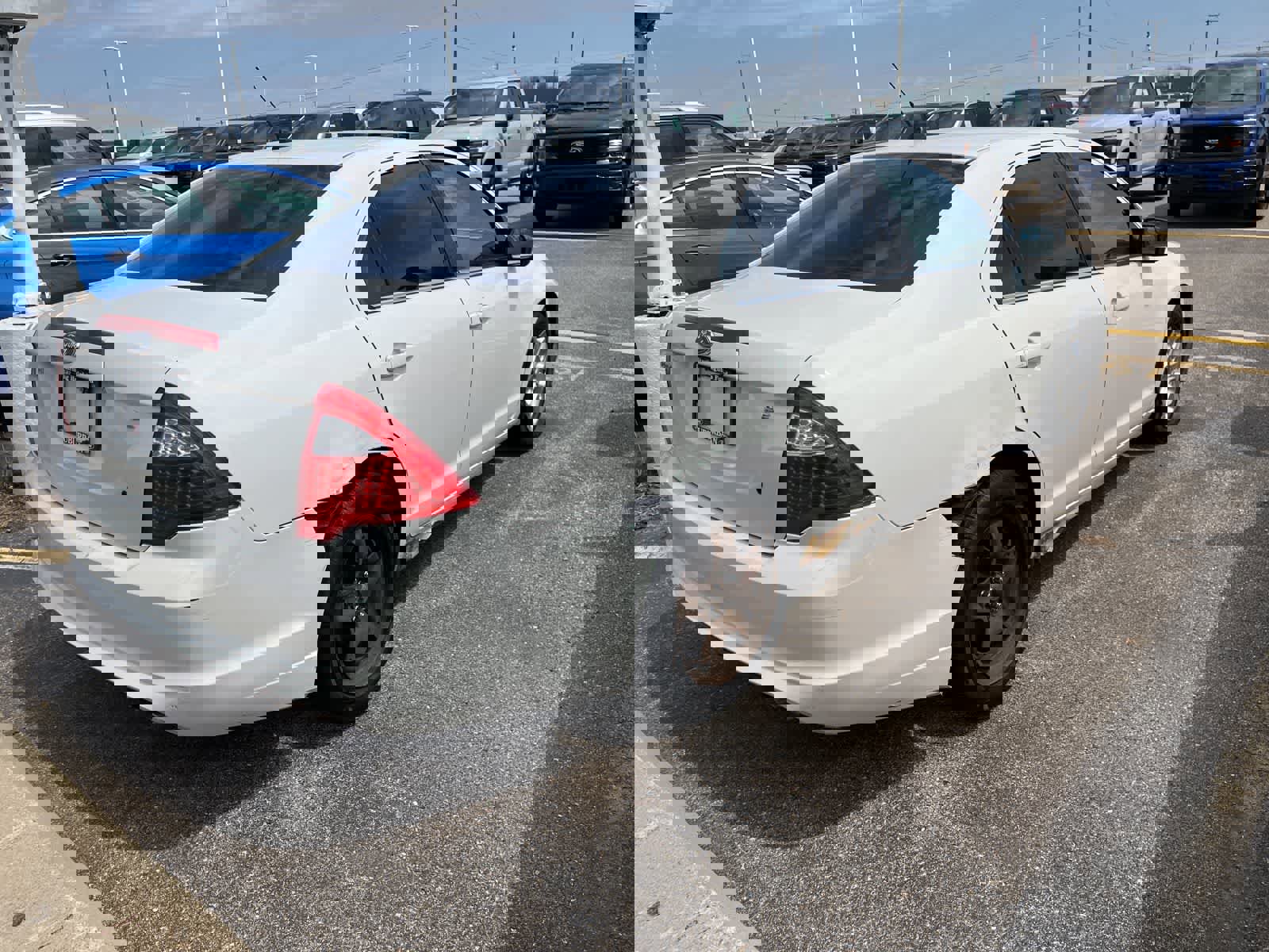 Used 2011 Ford Fusion SE FWD image 12