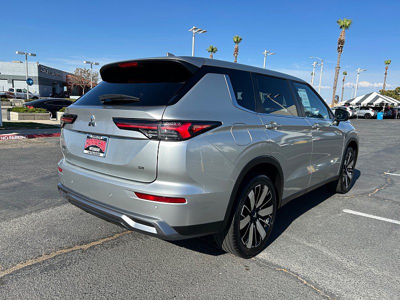 Used 2025 Mitsubishi Outlander SE FWD image 7