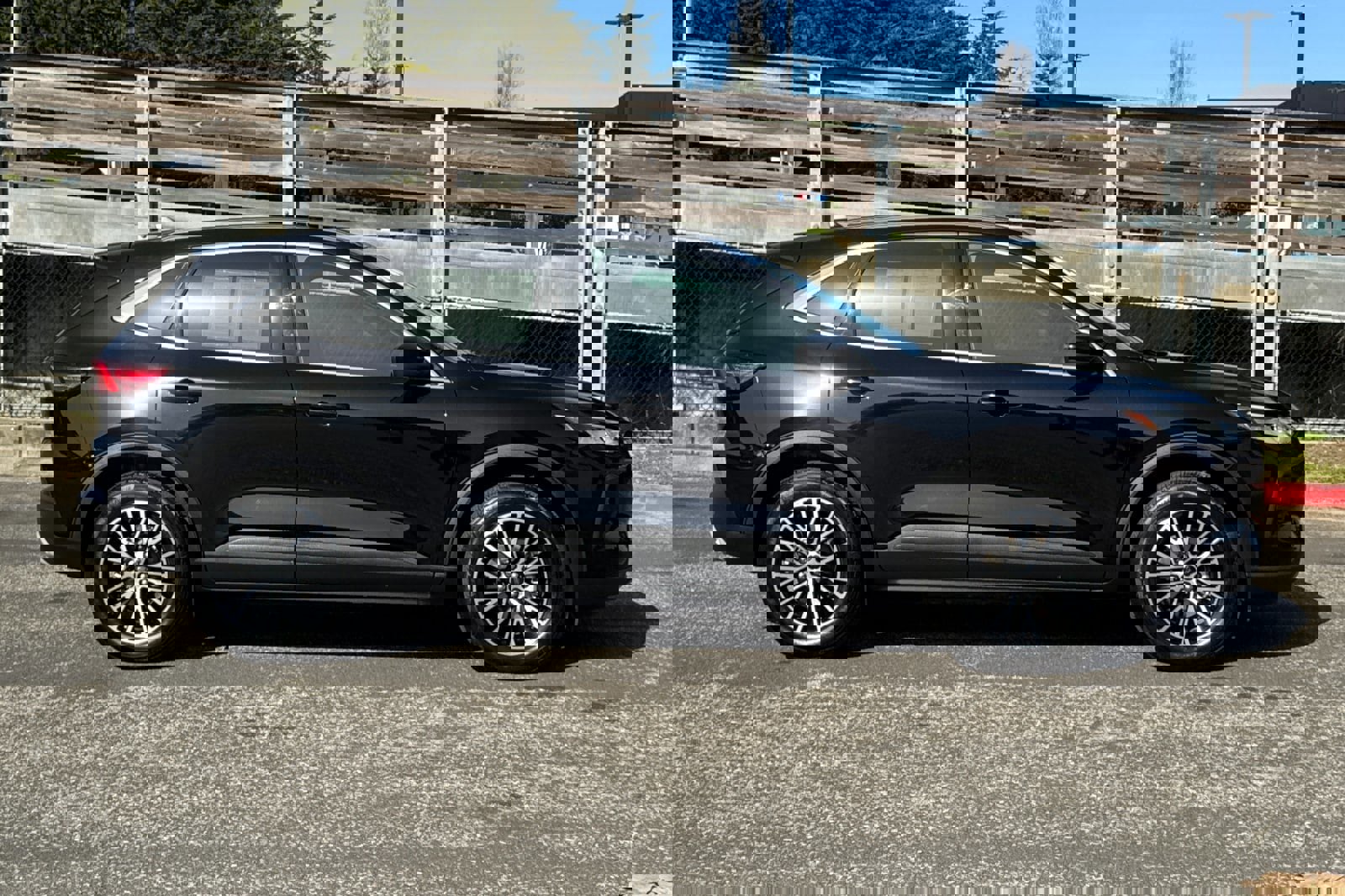 Certified 2025 Ford Escape SE image 3