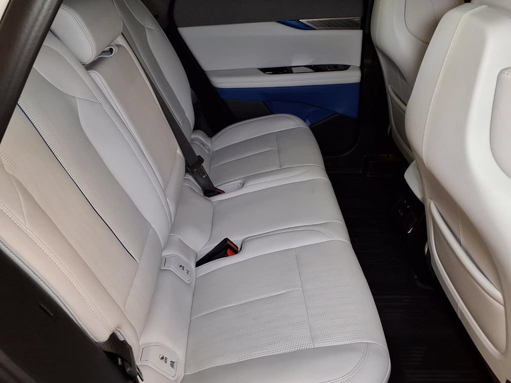 Certified 2025 Cadillac Optiq Luxury 2 w/ LPO, Floor Liner Package AWD/4WD image 20