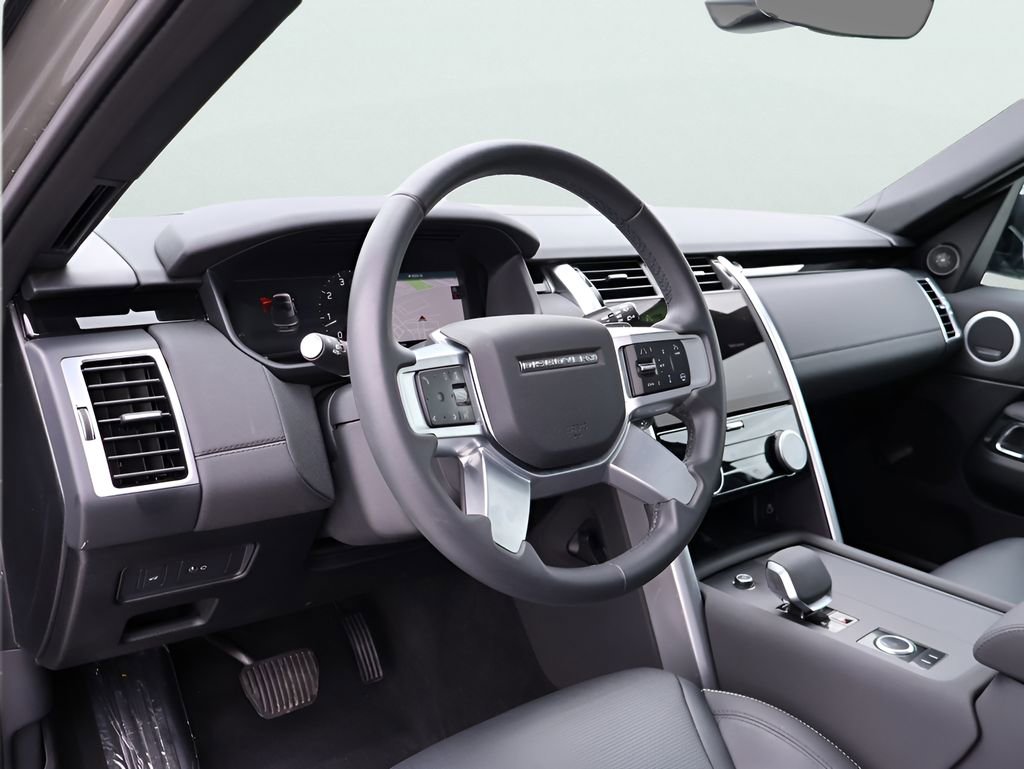 Certified 2025 Land Rover Discovery S AWD/4WD image 18
