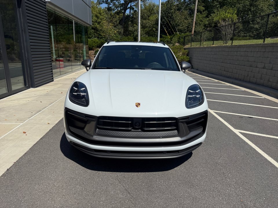 Certified 2026 Porsche Macan Turbo AWD/4WD image 10
