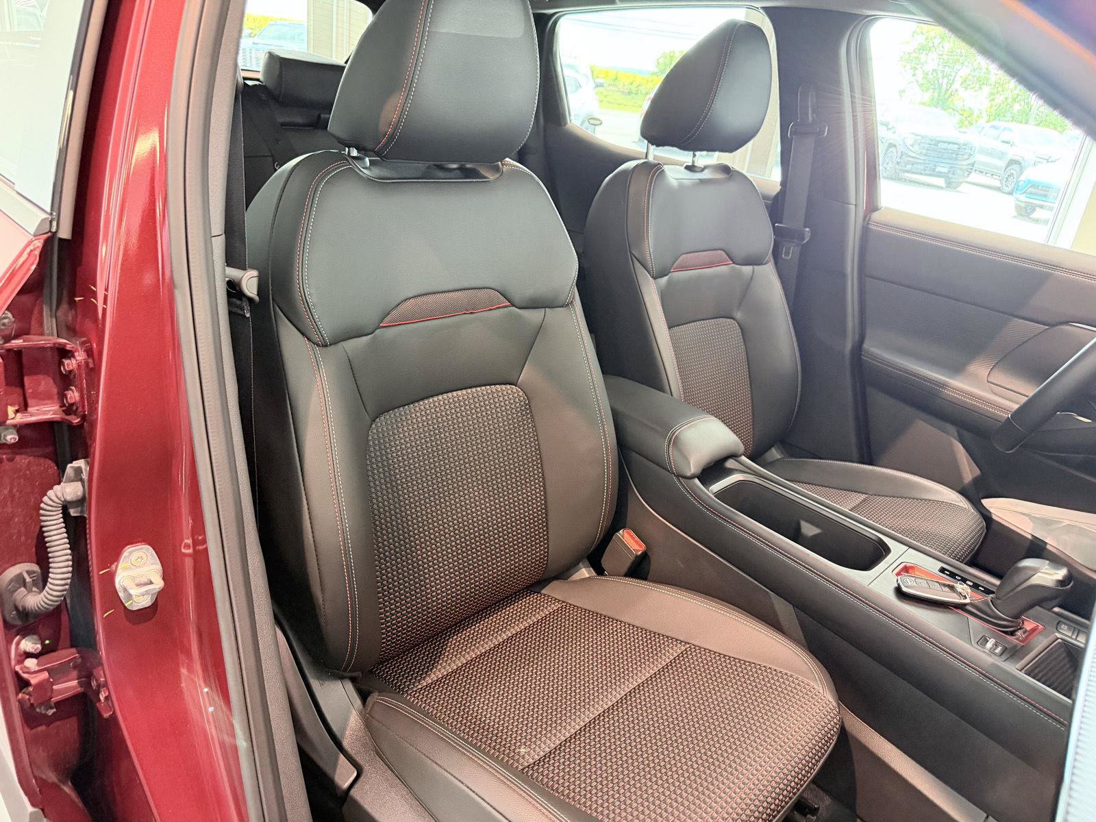 Used 2025 Nissan Kicks SR AWD/4WD image 30