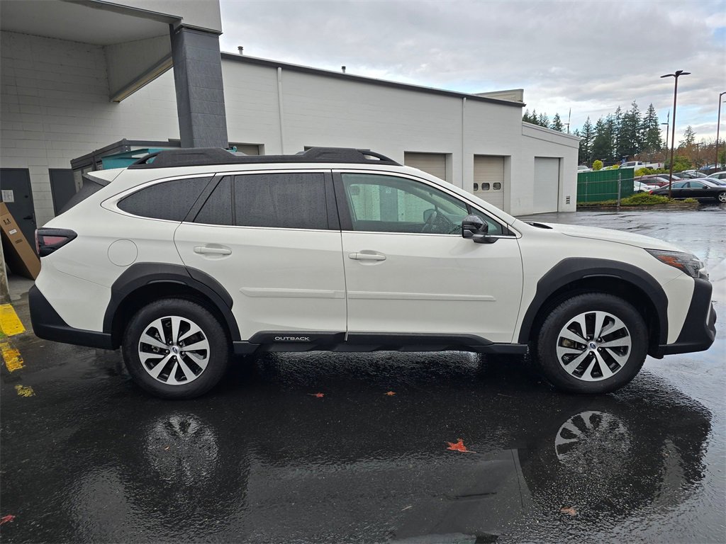 Used 2025 Subaru Outback Premium image 3