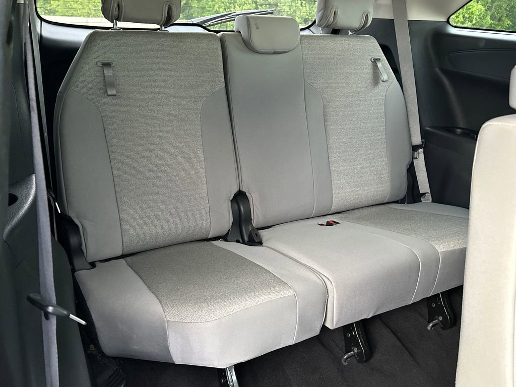 Used 2025 Toyota Sienna LE FWD image 14