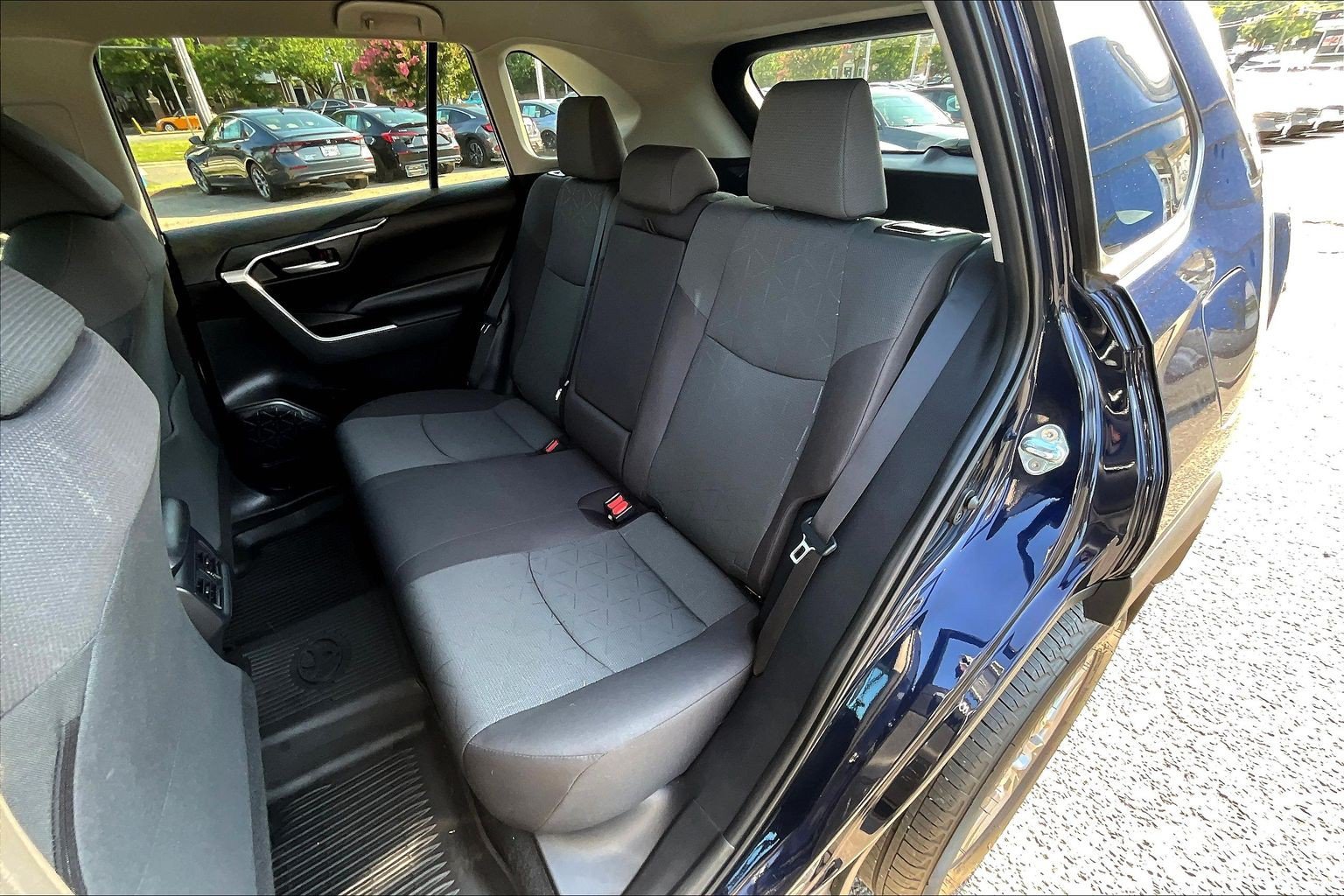 Used 2024 Toyota RAV4 XLE AWD/4WD image 27