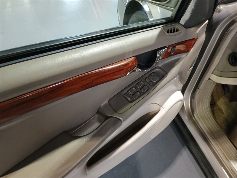 Used 2001 Cadillac De Ville FWD image 27